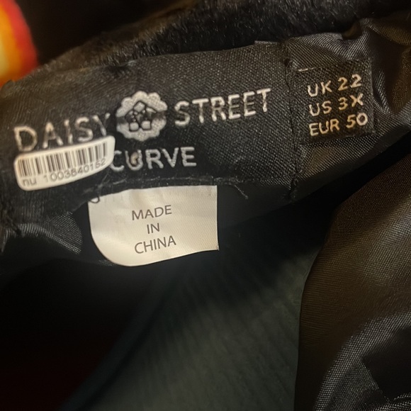 Daisy Street Plus coat in flame print faux fur - Picture 8 of 8